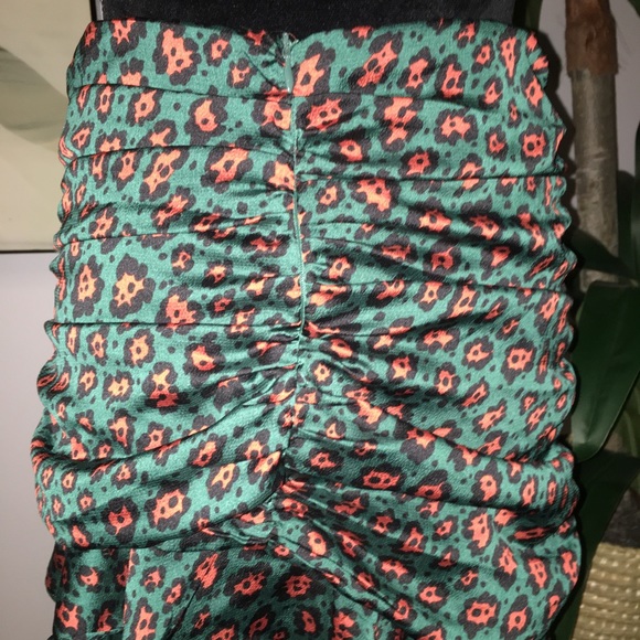 Stunning Animal Print Skirt - Picture 2 of 4